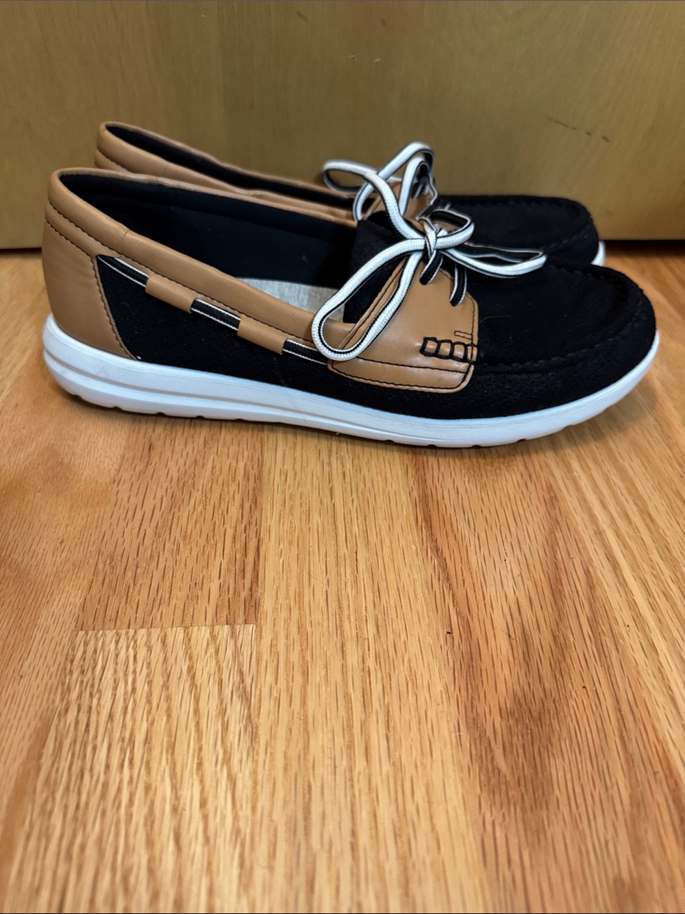 Clarks Black and Tan Two-Tone Casual Loafers - Picture 4 of 5